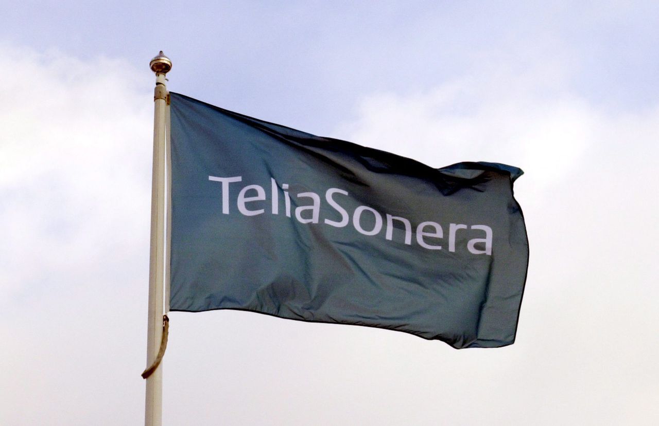 De vlag van Telia, toen nog TeliaSonera geheten.