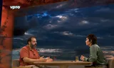 Un episodio de Zomergasten en el verano de 2025, el presentador Griet Op de Beeck conversa con Uğur Ümit Üngör.