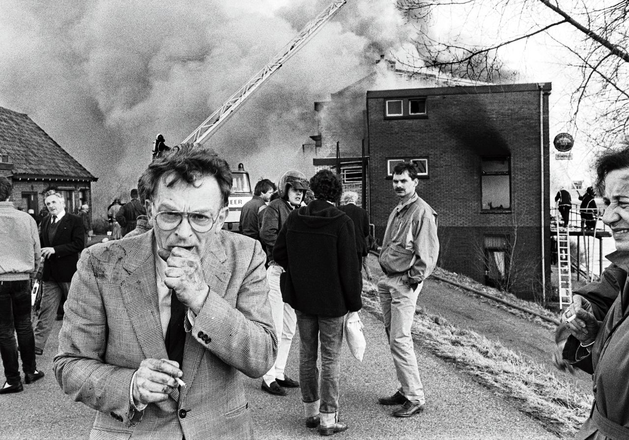 1986: CD-leider Hans Janmaat vlucht na een aanslag op het hotel waar zijn partij vergaderde.