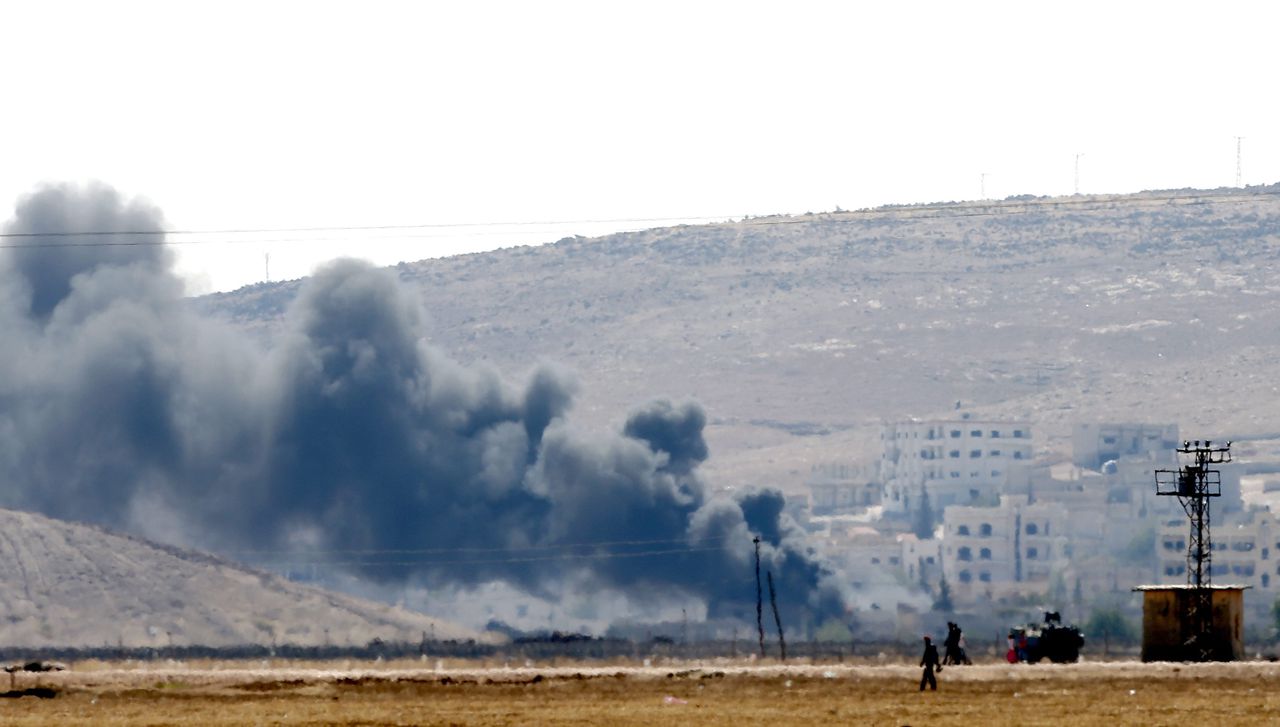 Rook stijgt op tijdens gevechten rondom Kobani in oktober vorig jaar