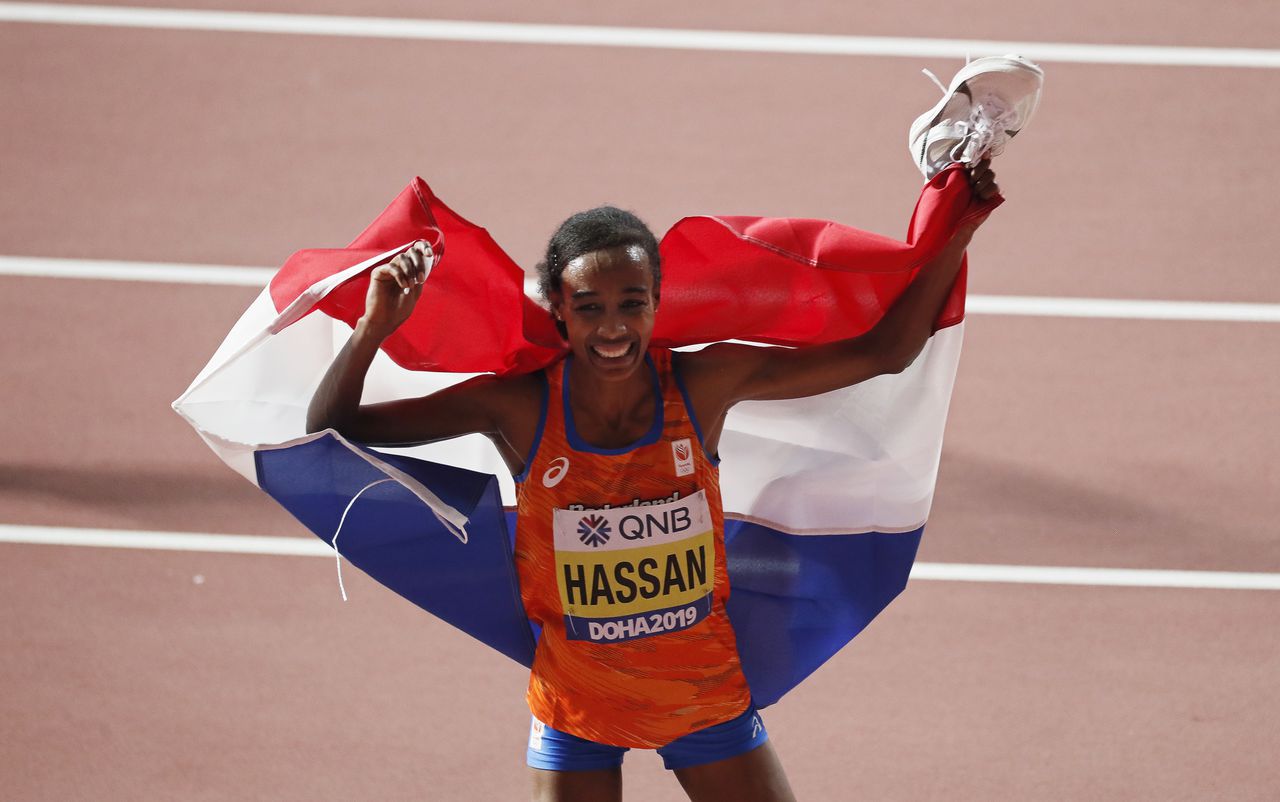 Sifa Hassan zaterdag na haar overwinning op de 10.000 meter in Doha.