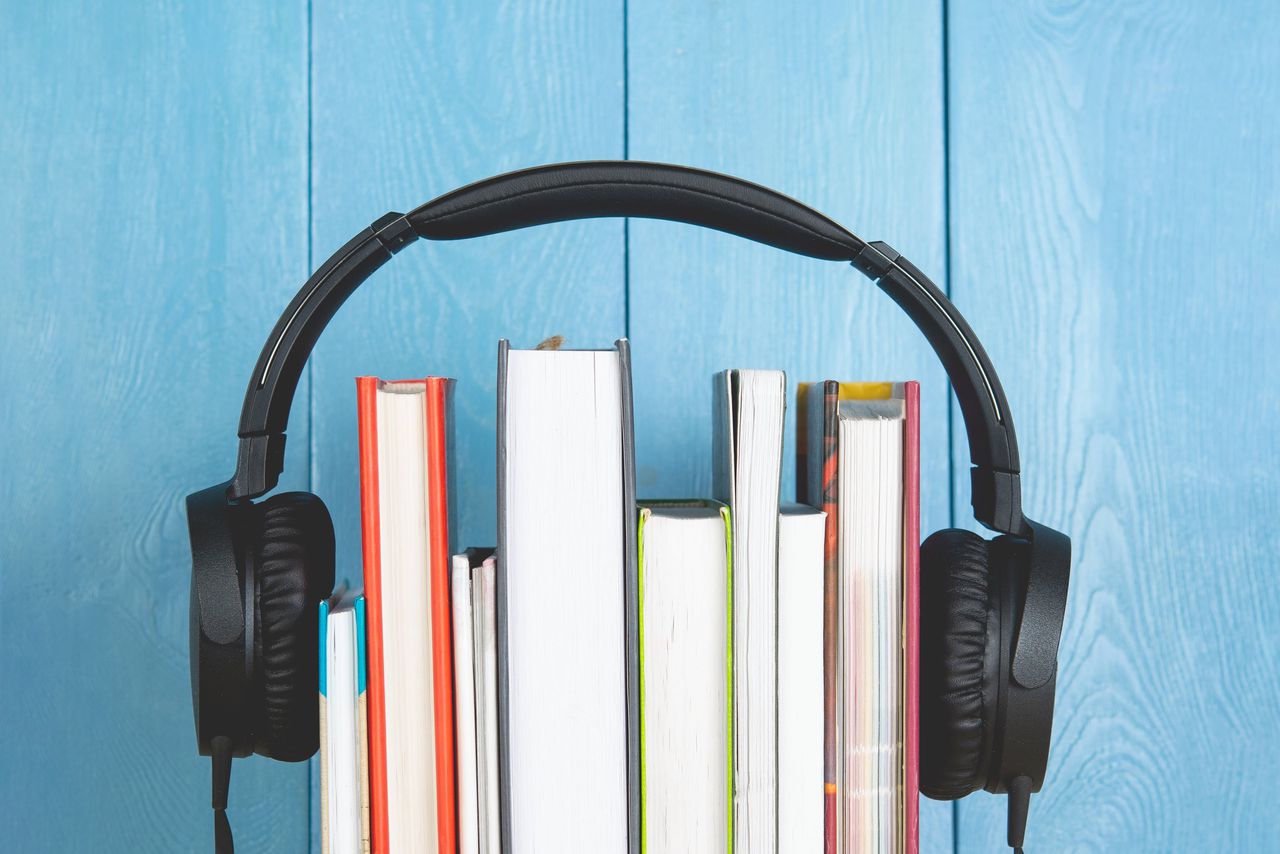 Uitgevers, boekhandels en krantenbedrijf DPG beginnen audioplatform: Fluister 