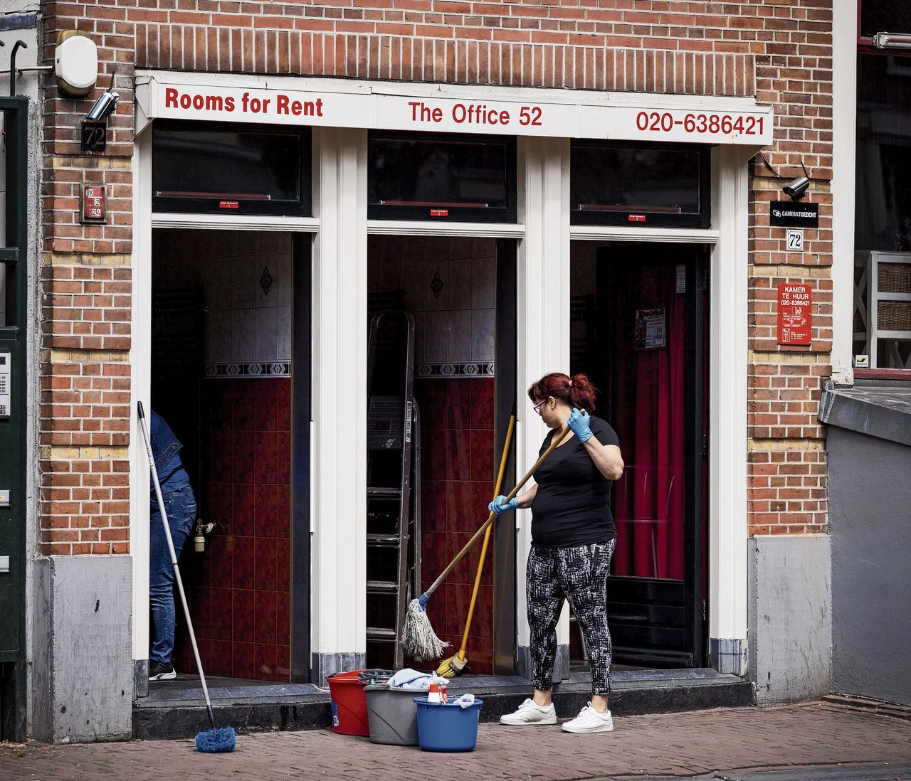 De sekswerkers zijn aan de slag, maar het is nog rustig 