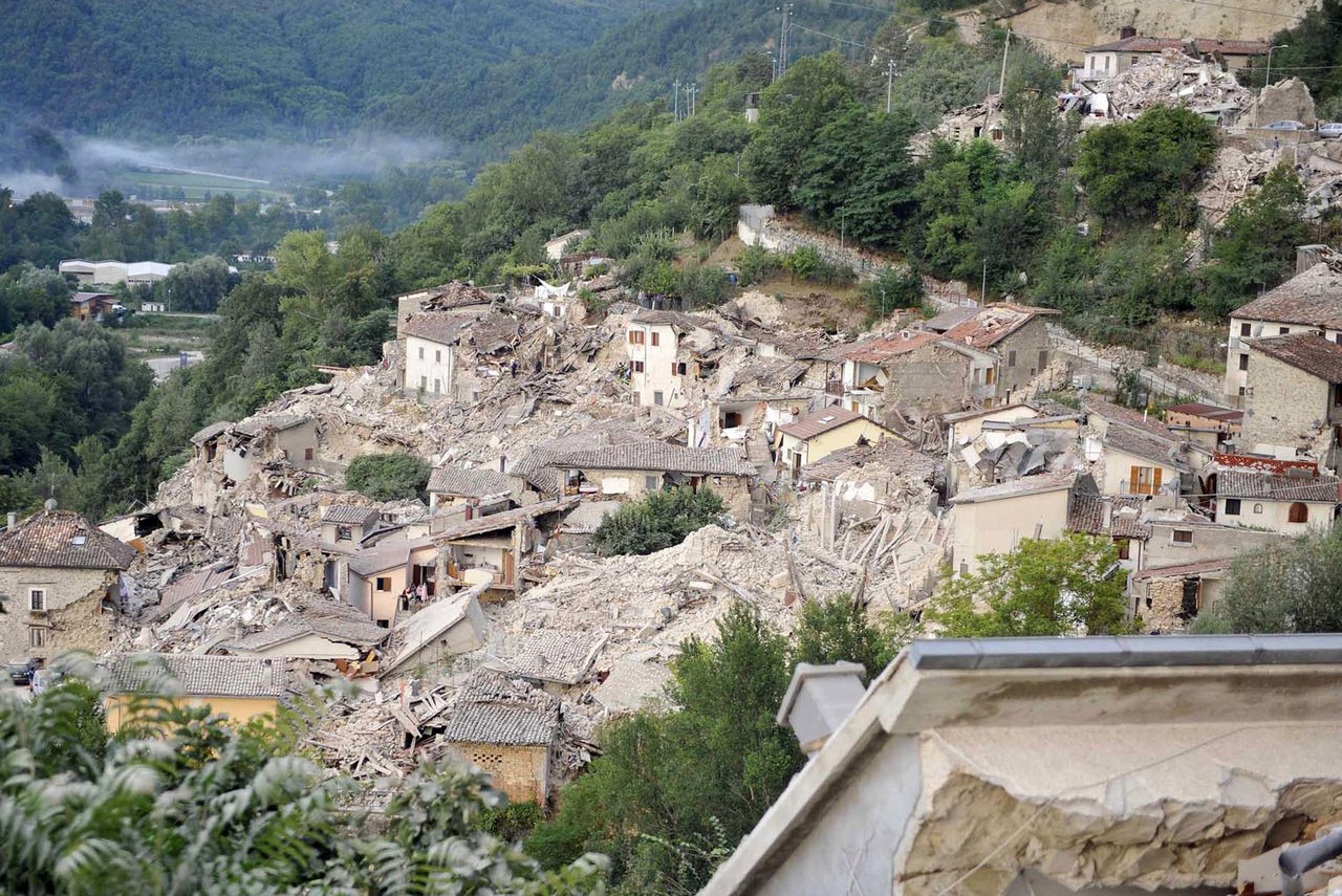 Aardbevingen Midden-Italië: zeker honderd vermisten, zeker 38 doden 