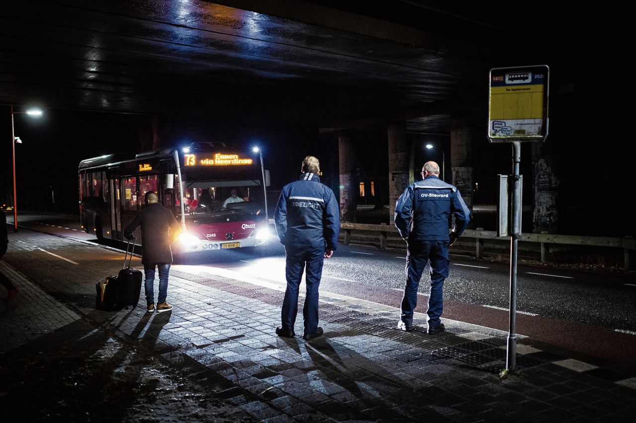 December 2016. Na overlast door asielzoekers waken beveiligers over de buslijn Emmen-Ter Apel van Qbuzz.