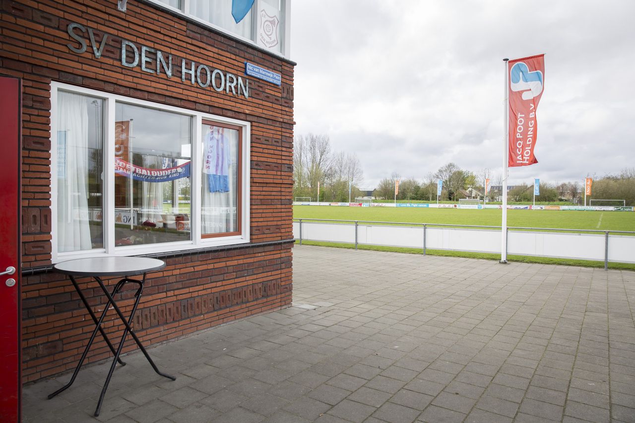 Het clubhuis van voetbalvereniging sv Den Hoorn.