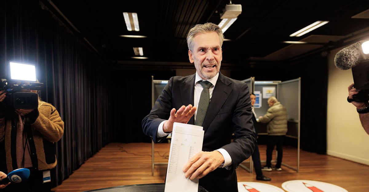 Vertrekkend premier Dick Schoof brengt stem uit: ‘Waarschijnlijk komt hier mijn opvolger uit’