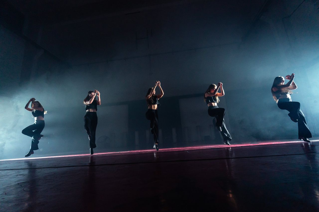 Vijf danseressen over de horror van de Parijse aanslagen: Nachthexen