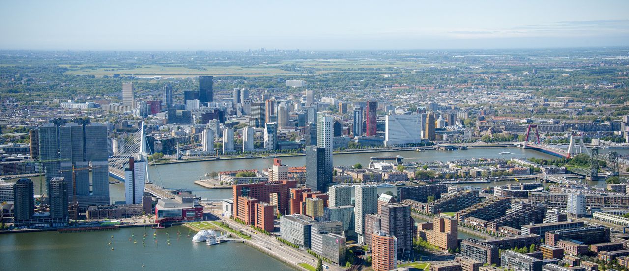 Kantoren in het centrum van Rotterdam. Een energielabel C is vanaf volgend jaar de minimumeis voor bestaande kantoorgebouwen.