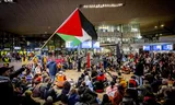 Protest op station Rotterdam Centraal tegen het Israëlische optreden in Gaza. Foto Robin Utrecht/ANP  