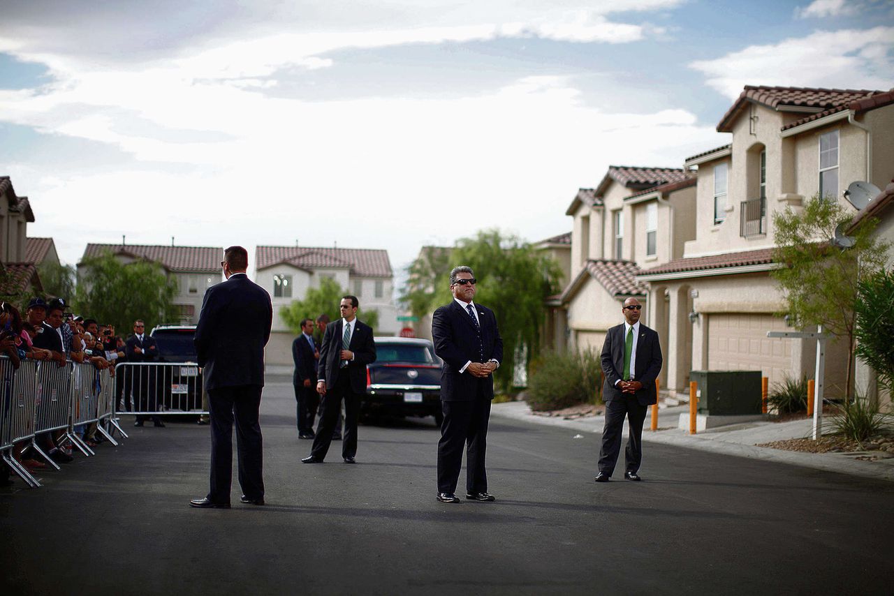 Secret Service-agenten in een straat in Las Vegas, waar president Obama op bezoek is. foto reuters