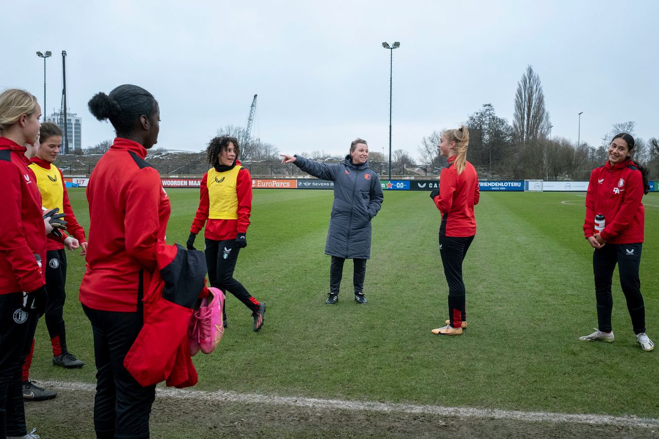Jessica Torny moet bij Feyenoord, dat sinds het seizoen 2021-2022 in de Vrouwen Eredivisie speelt, een team opbouwen dat op termijn moet aansluiten bij de topdrie van Nederland.
