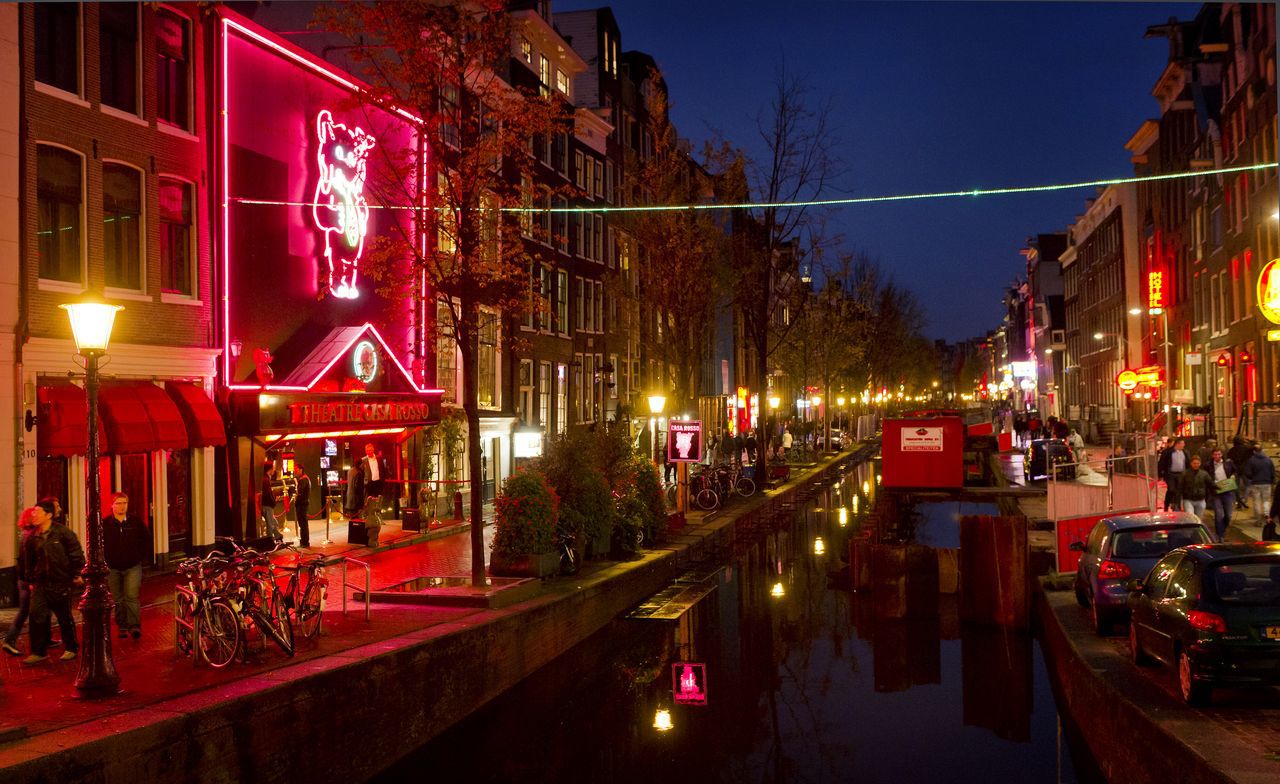 Straatbeeld van de Amsterdamse Wallen.