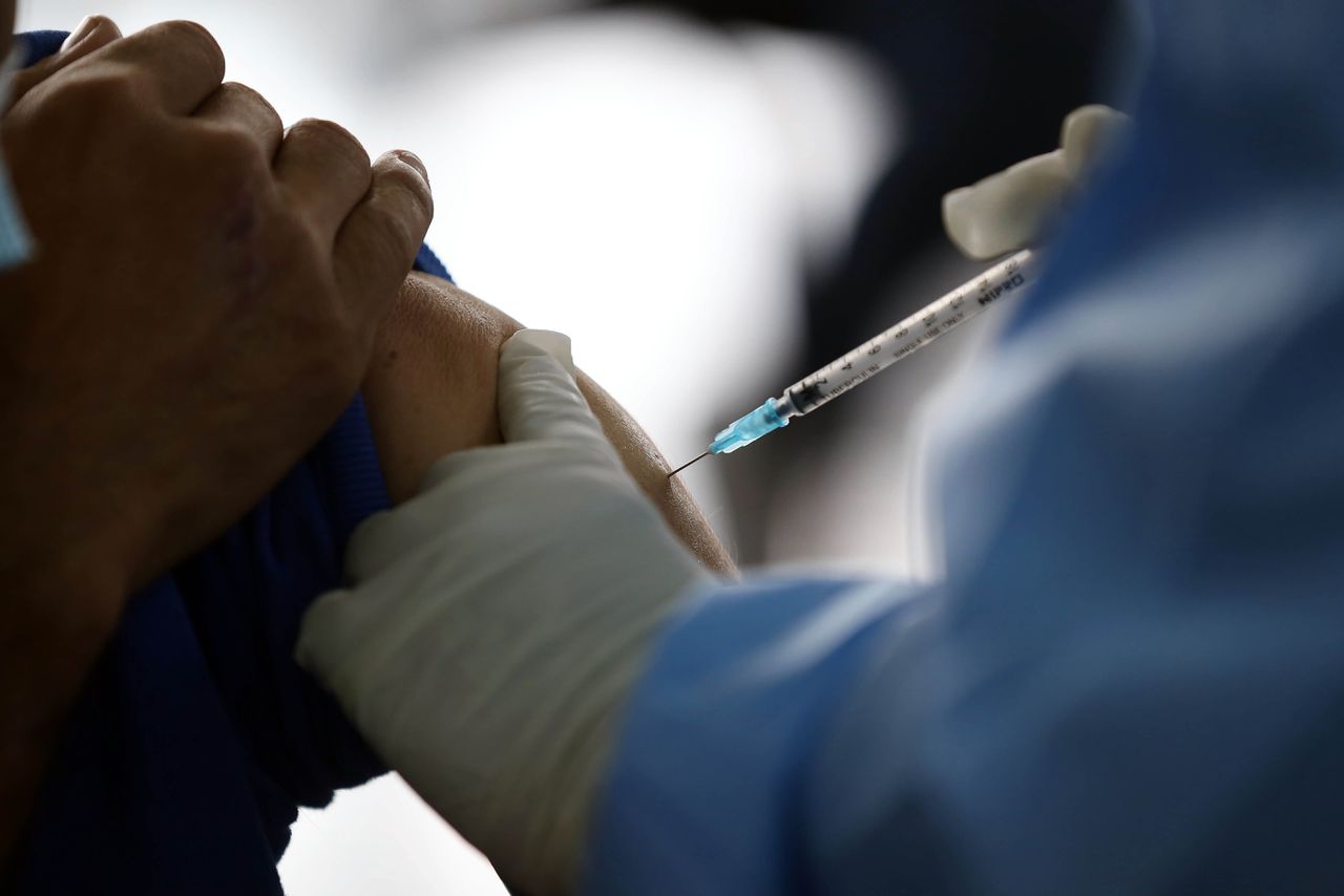 Nederland stuurt volgende week veertigduizend AstraZeneca-vaccins naar Suriname. Volgens de NOS valt dat aantal mogelijk hoger uit, maar dat klopt niet volgens het RIVM.