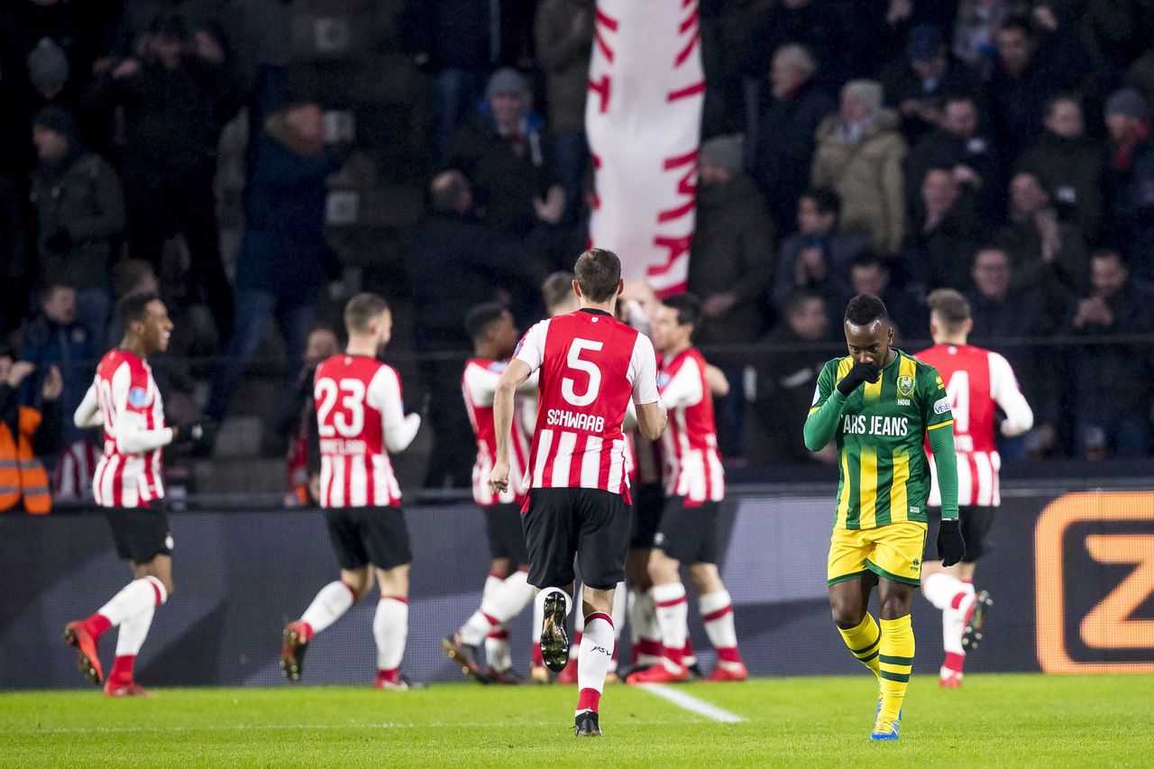PSV viert de 2-0 van Luuk de Jong.