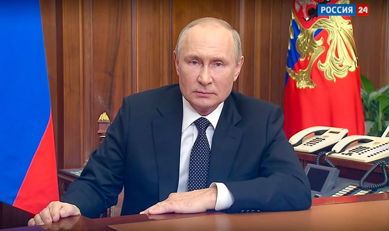 De Russische president Vladimir Poetin sprak woensdagochtend via televisie zijn volk toe.