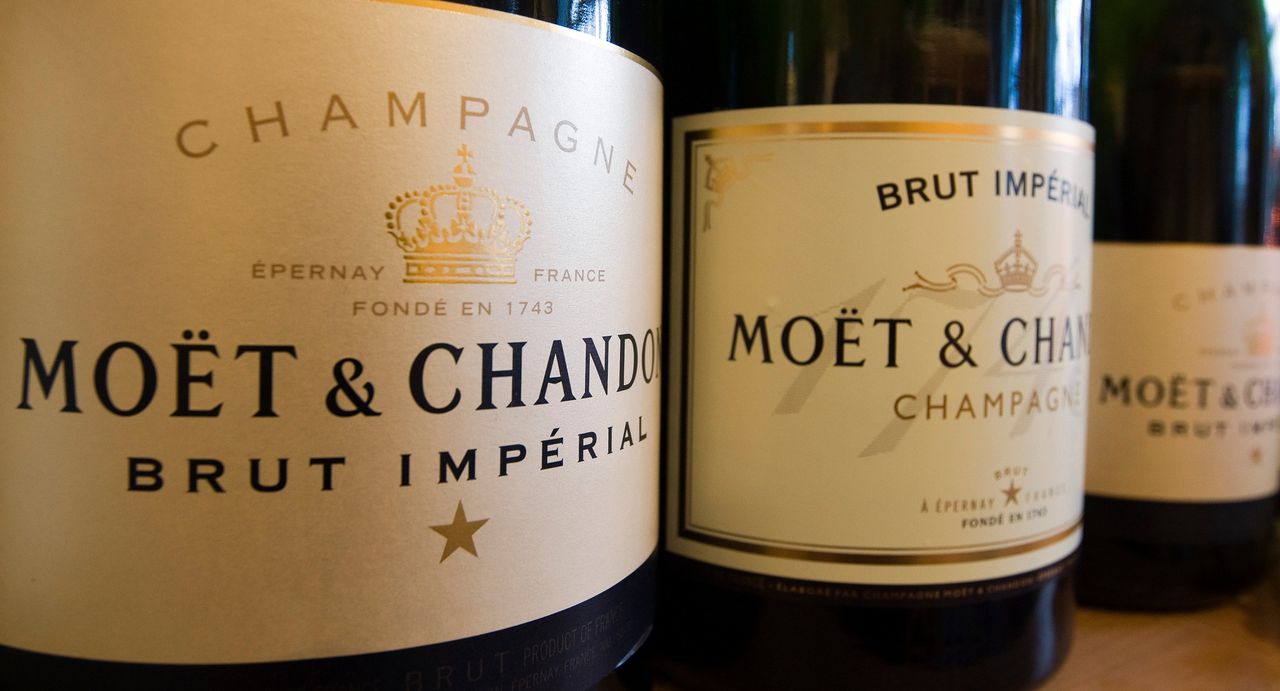 De naam 'champagne' mag alleen gebruikt worden voor wijnen uit de Franse champagnestreek.