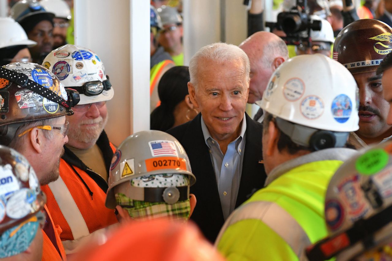 Joe Biden op campagne bij de fabriek van Fiat Chrysler in Detroit, Michigan