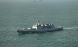 Dit beeld van 6 april 2026 is vrijgegeven door de Britse Royal Navy. Het toont de Britse RFA Tideforce (achtergrond) die het Russische fregat Admiral Grigorovich (voorgrond) volgt in Britse wateren. 