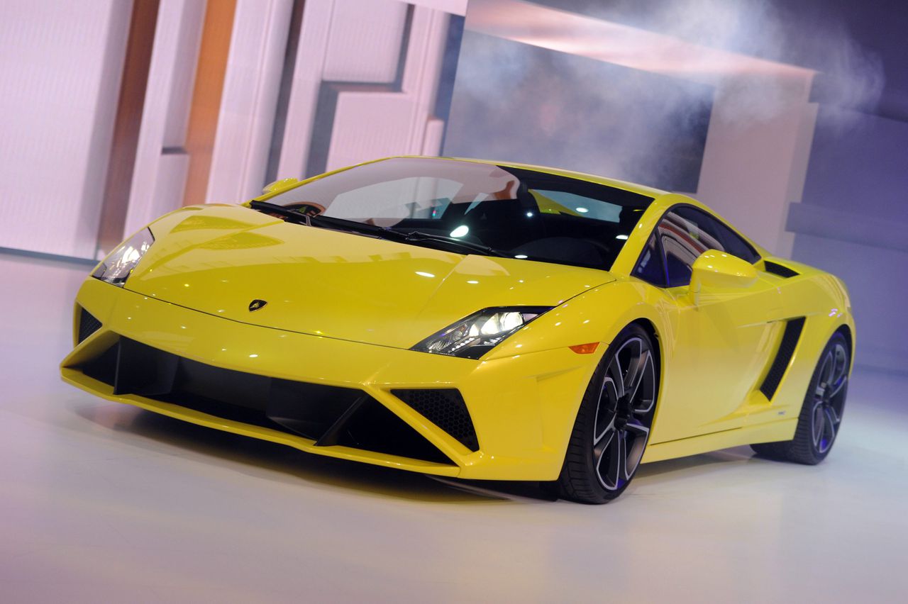 De onderzoekers leggen in het artikel uit hoe de code van startonderbrekers in luxeauto's als Lamborghini kan worden gekraakt.