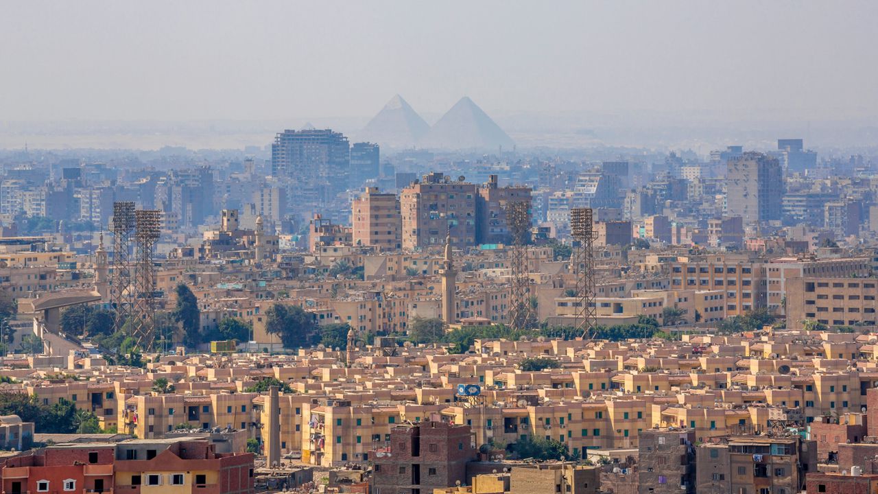 De 43-jarige Nederlander H. is volgens Egyptische media opgepakt wegens het bezitten van een drone en het filmen van veiligheidsdiensten in Caïro, de hoofdstad van Egypte.