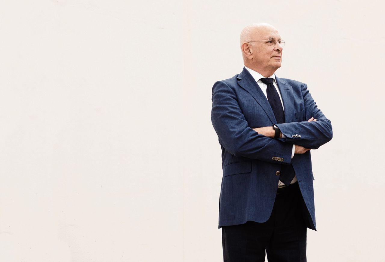 michael van praag een van de weinige overlevers bij de knvb nrc
