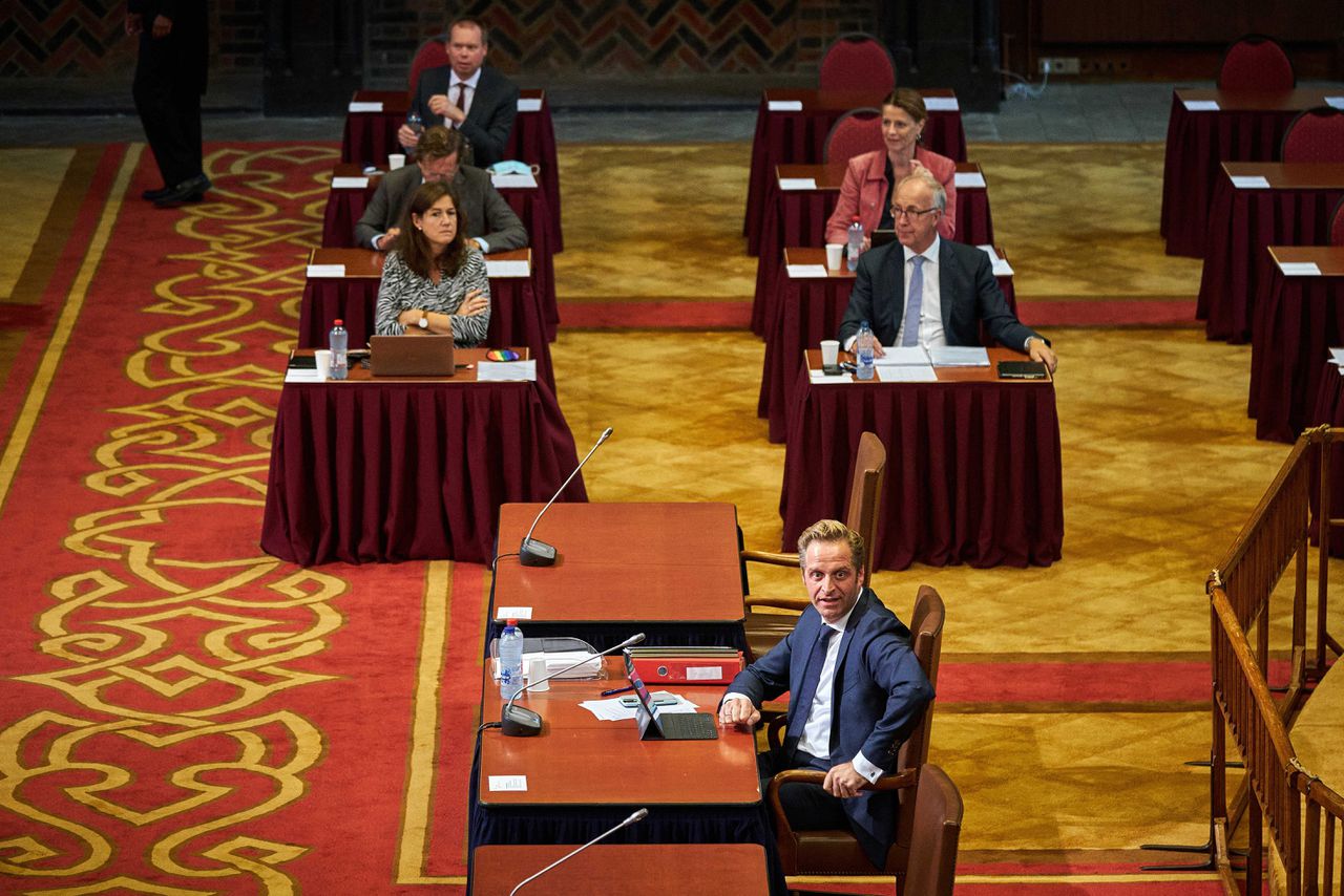 Minister Hugo de Jonge (Volksgezondheid, Welzijn en Sport, CDA) bij een debat in de Eerste Kamer.