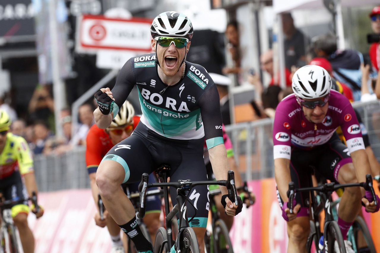 Bennett sprint naar zege in zevende etappe Giro 