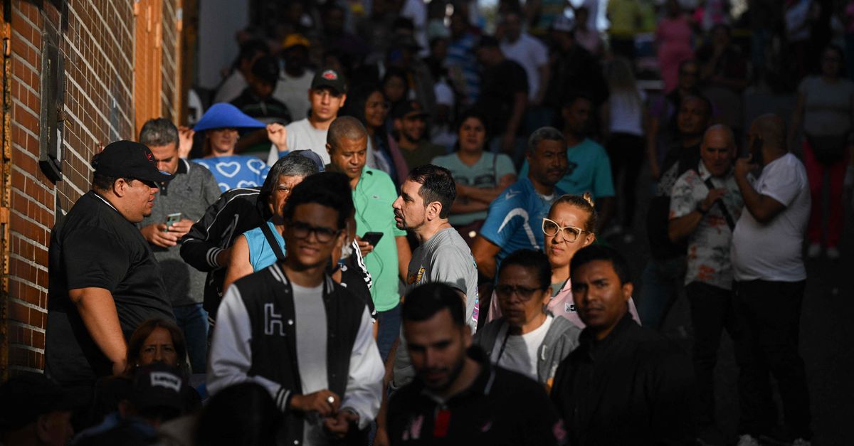 Venezuelans in the diaspora are not allowed to vote from abroad. “It’s weird that I have to take a plane.”