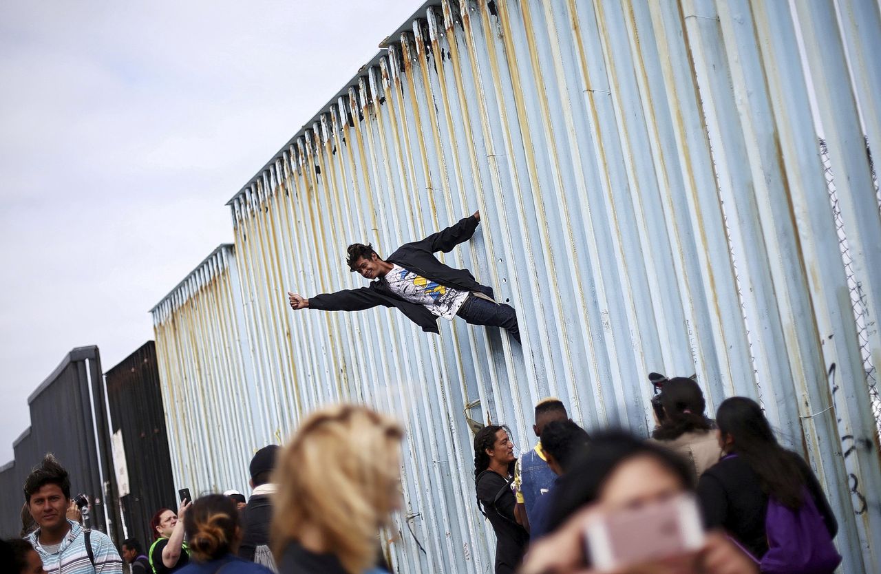 De migrantenkaravaan wacht nog steeds aan de Amerikaanse grens 