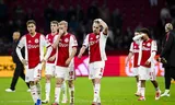 Spelers van Ajax op het veld na de nederlaag tegen AZ in de Johan Cruijff ArenA.