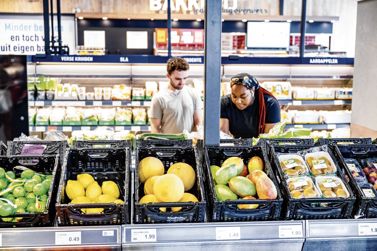 Utrechts filiaal van supermarkt Aldi, dat geen kassa heeft. Sensoren registreren de producten die klanten in hun winkelwagen leggen, waarna automatische afrekening volgt.