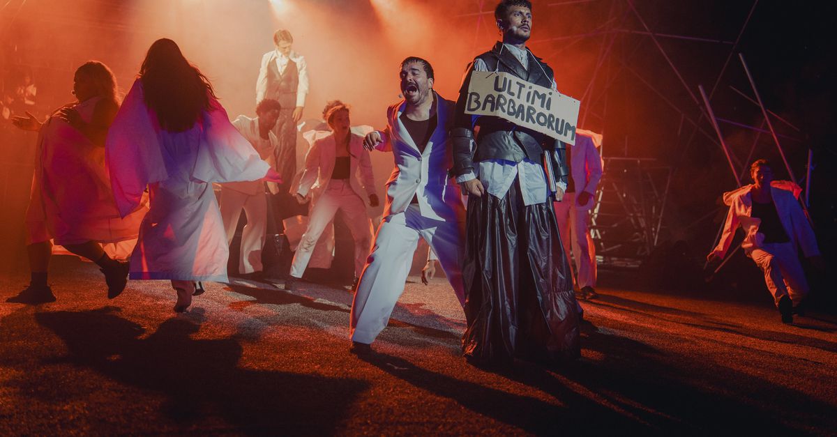 Wervelende Spinoza-musical van NITE in open lucht hamert op vrij denken