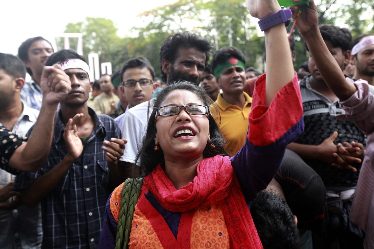 Studenten vieren de veroordeling van Muhammad Kamaruzzaman (archieffoto uit 2013).