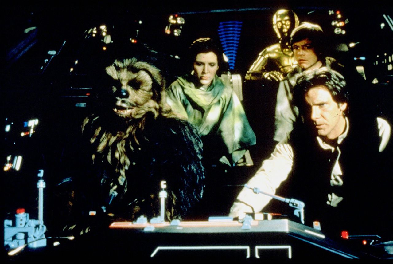De cast van Star Wars Episode IV, V en VI in de cockpit van ruimteschip Millennium Falcon