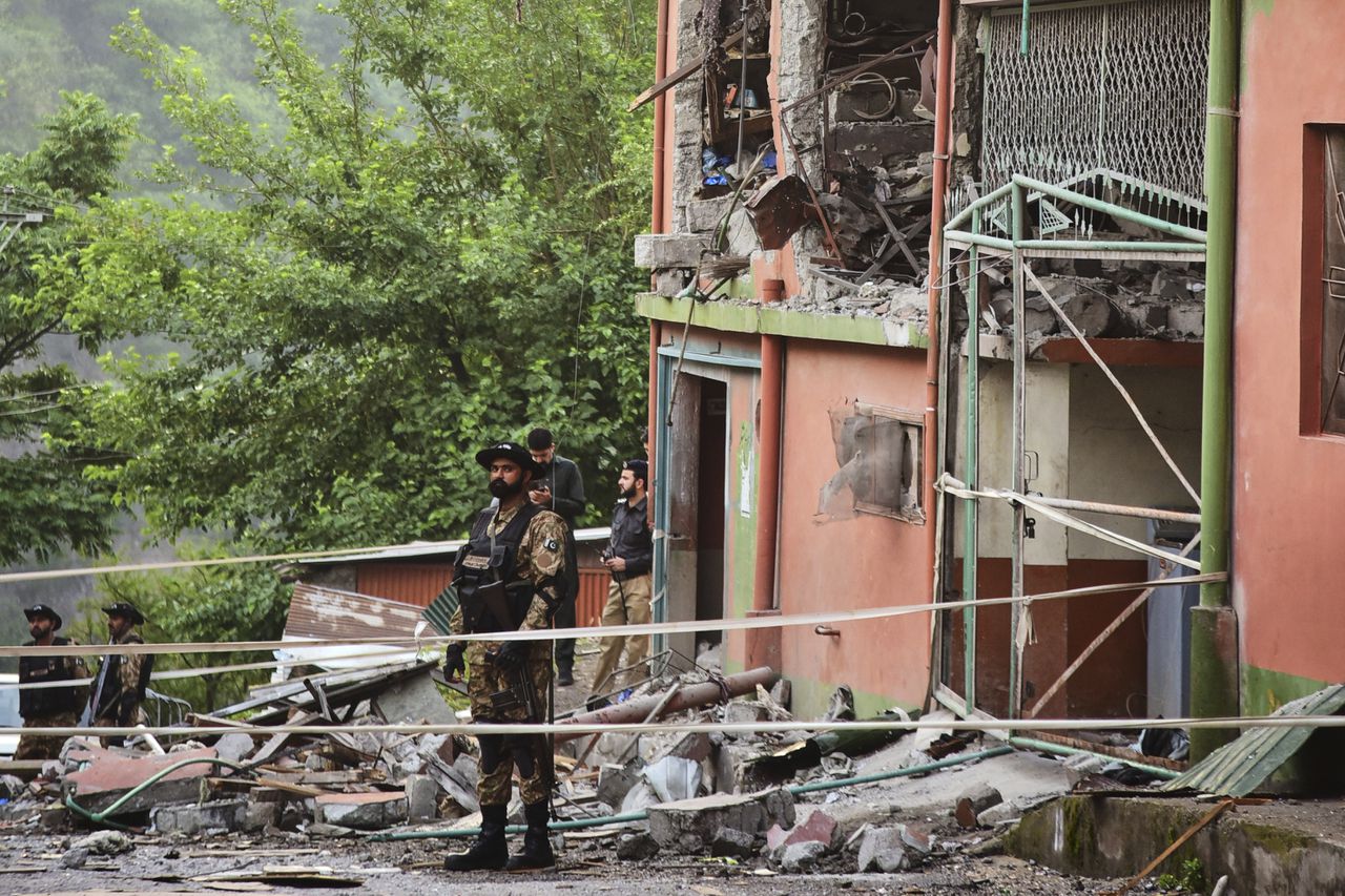 Escalation after days of tension: killing in Pakistan after air strikes through India