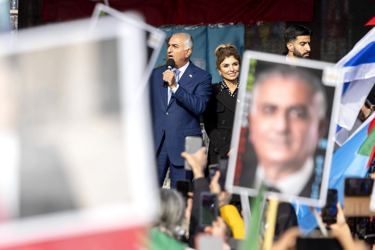 Oppositielid in ballingschap en zoon van de sjah Reza Pahlavi poogt de opstand in Iran op afstand aan te wakkeren