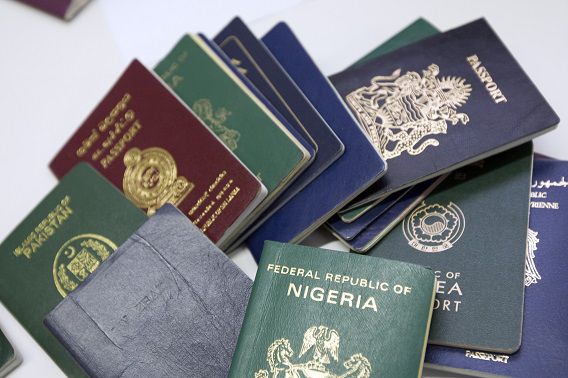Een serie paspoorten