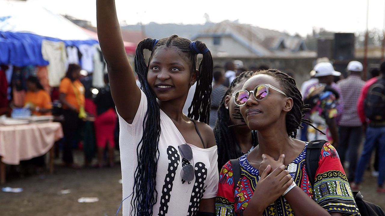 Kunnen niet beter lokale filmmakers films maken in Congo? Dat is een van de vragen die de documentaire ‘Stop Filming Us’ stelt. Veel Congolezen zitten niet op westerse filmers te wachten.
