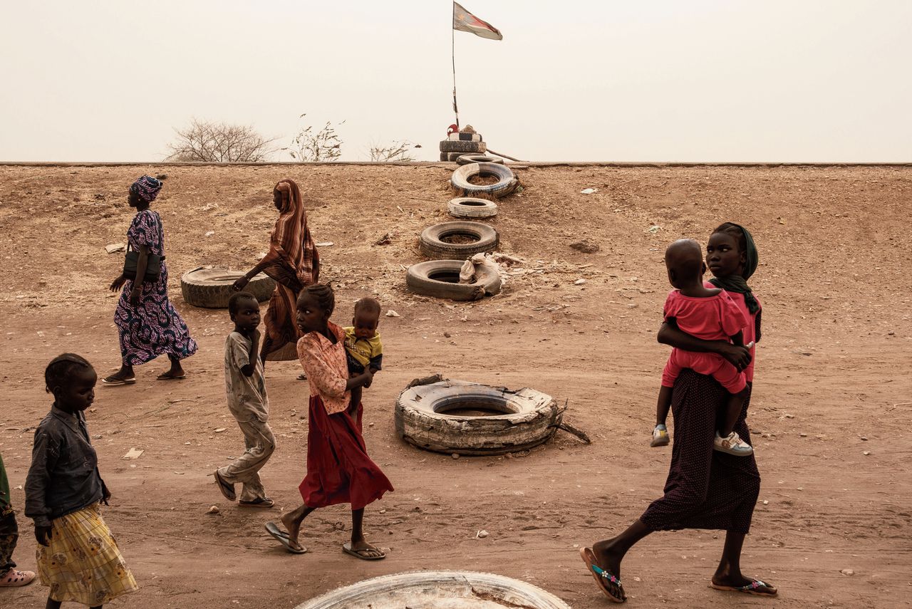 Zuid-Soedanezen waanden zich veilig in Soedan. Nu is het ook daar oorlog en vluchten ze terug naar hun eigen, kapotte land 