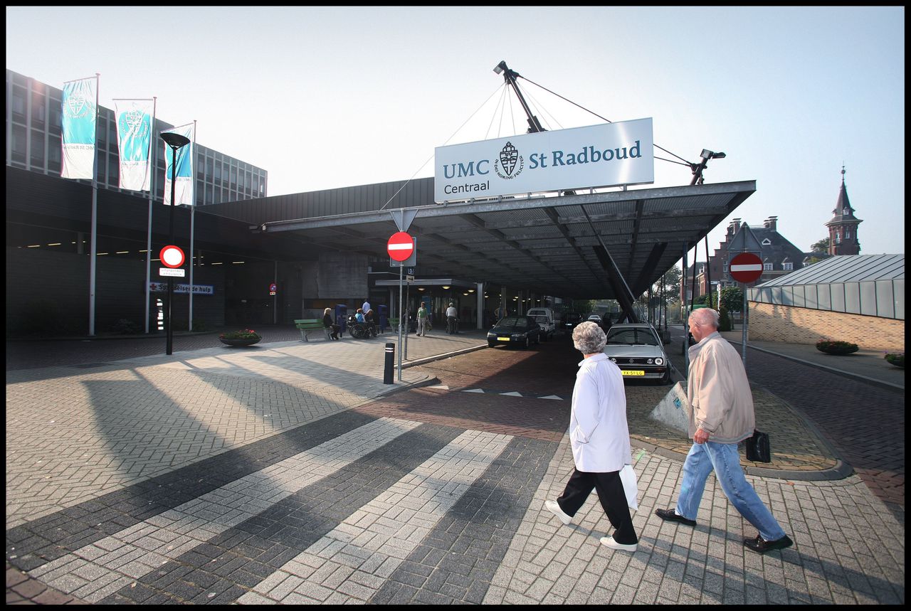 Exterieur van het Sint Radboudziekenhuis in Nijmegen. Met negen andere ziekenhuizen gaat het Radboud testen of kankermedicijnen opnieuw uitgegeven kunnen worden als ze zijn teruggebracht.