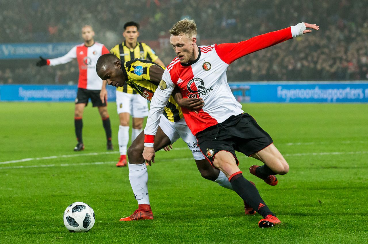 Feyenoord verslaat Vitesse, Ajax geeft voorsprong weg 