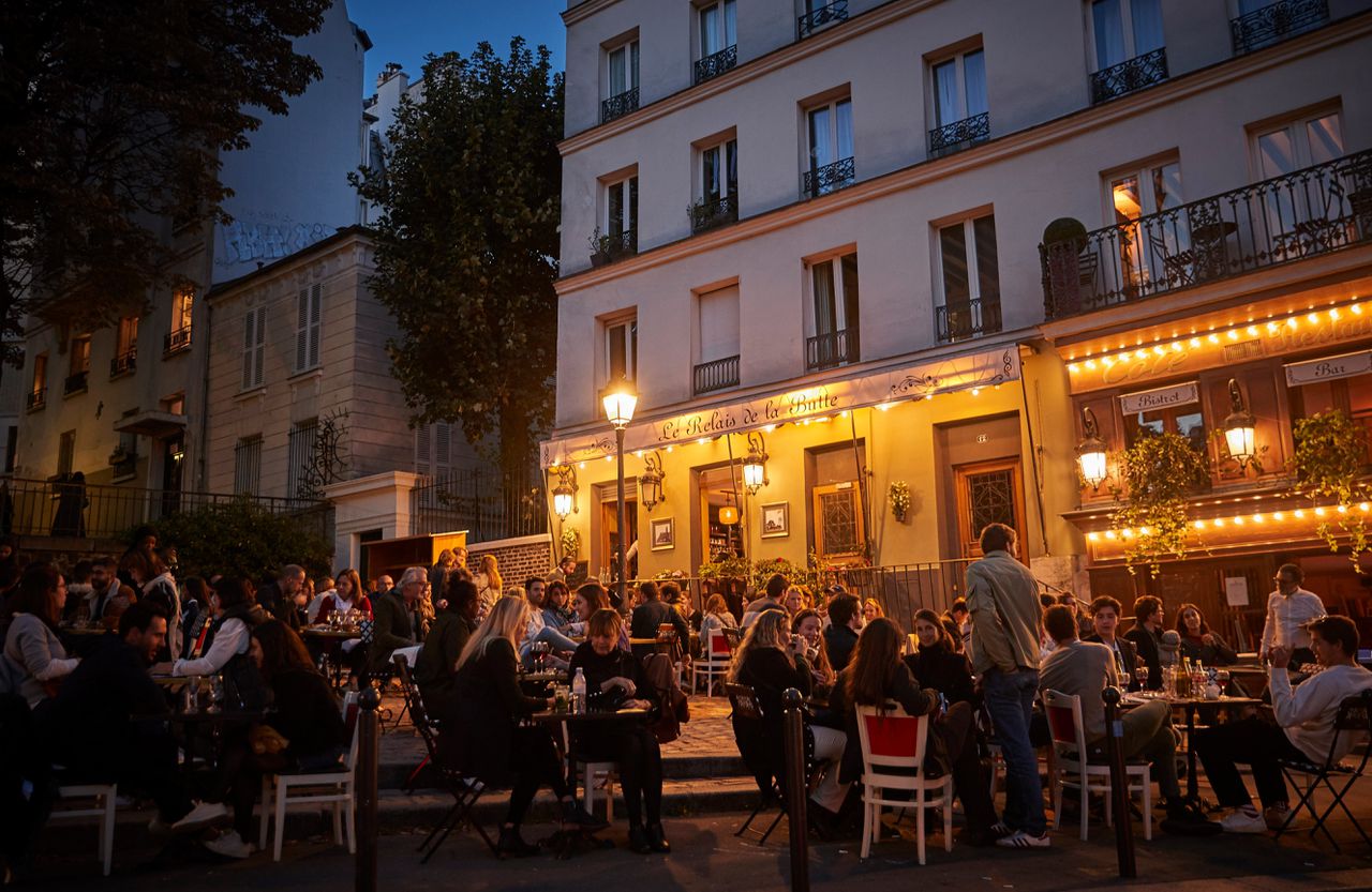 Wijn in Frankrijk ‘Ik drink vijf dagen per week na werk een apéro.’ Waarom de wijncultuur in Frankrijk zo diep zit 