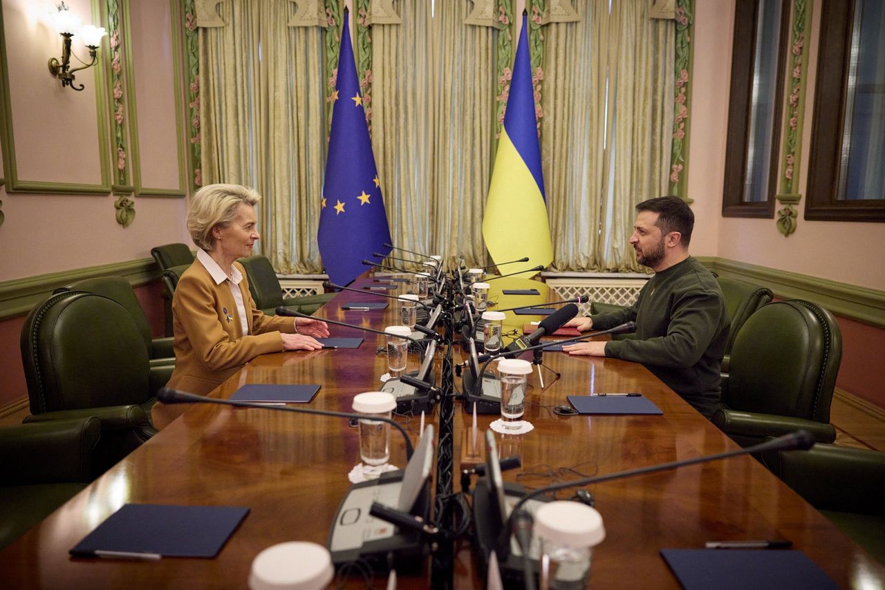 De Oekraïense president Volodymyr Zelensky en EU-Commissievoorzitter Ursula von der Leyen in Kiev, 2 februari 2023.