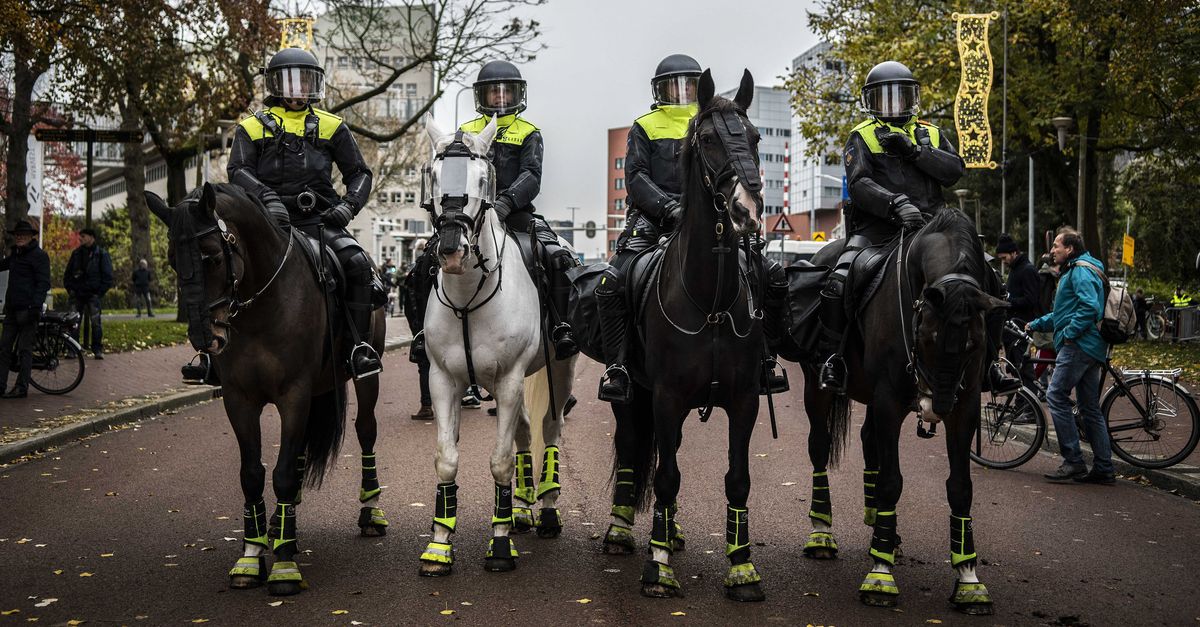 Voorstel: organisator #evenement of #sportwedstrijd betaalt beveiliging/politie.