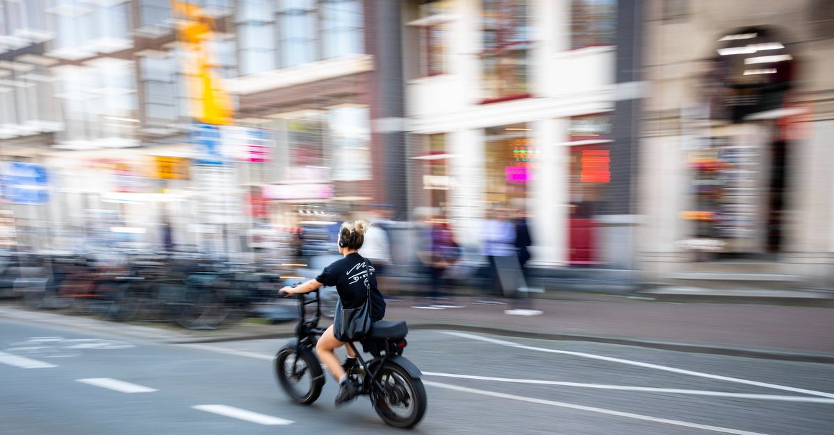 子どもたちは、eバイクのヘルメットの義務が誇張されていることを発見しました：「ヘルメットがあなたの髪を台無しにした」