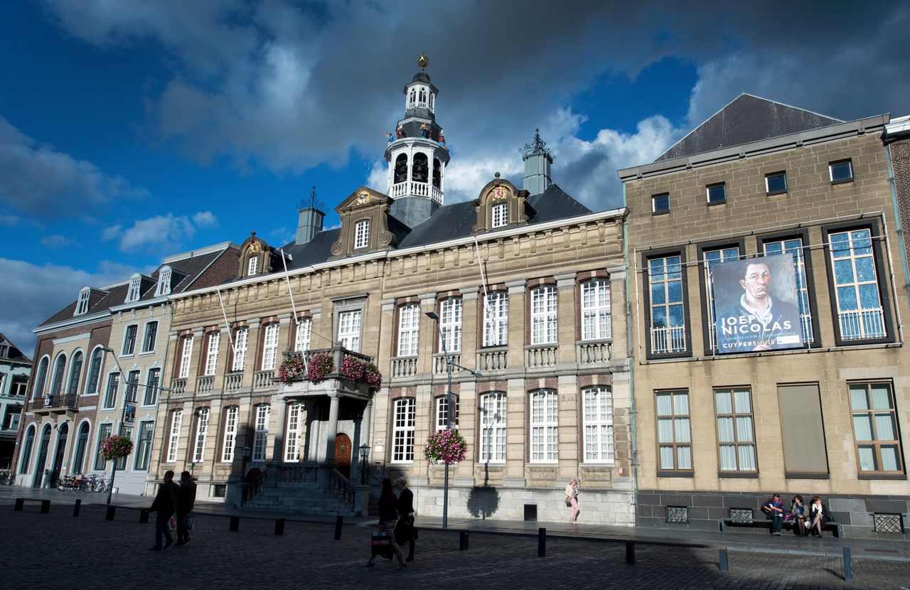 Het gemeentehuis van Roermond.