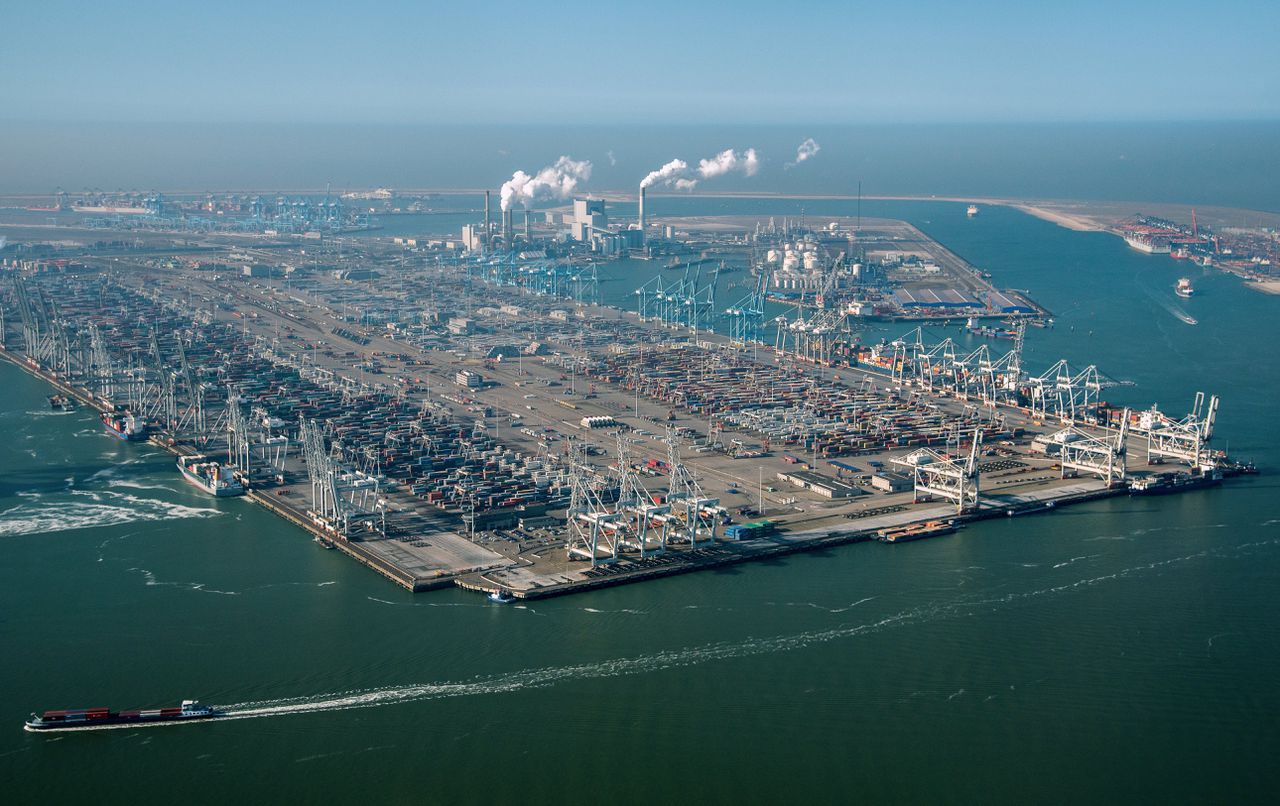 De Eerste en Tweede Maasvlakte bij de Rotterdamse Haven.