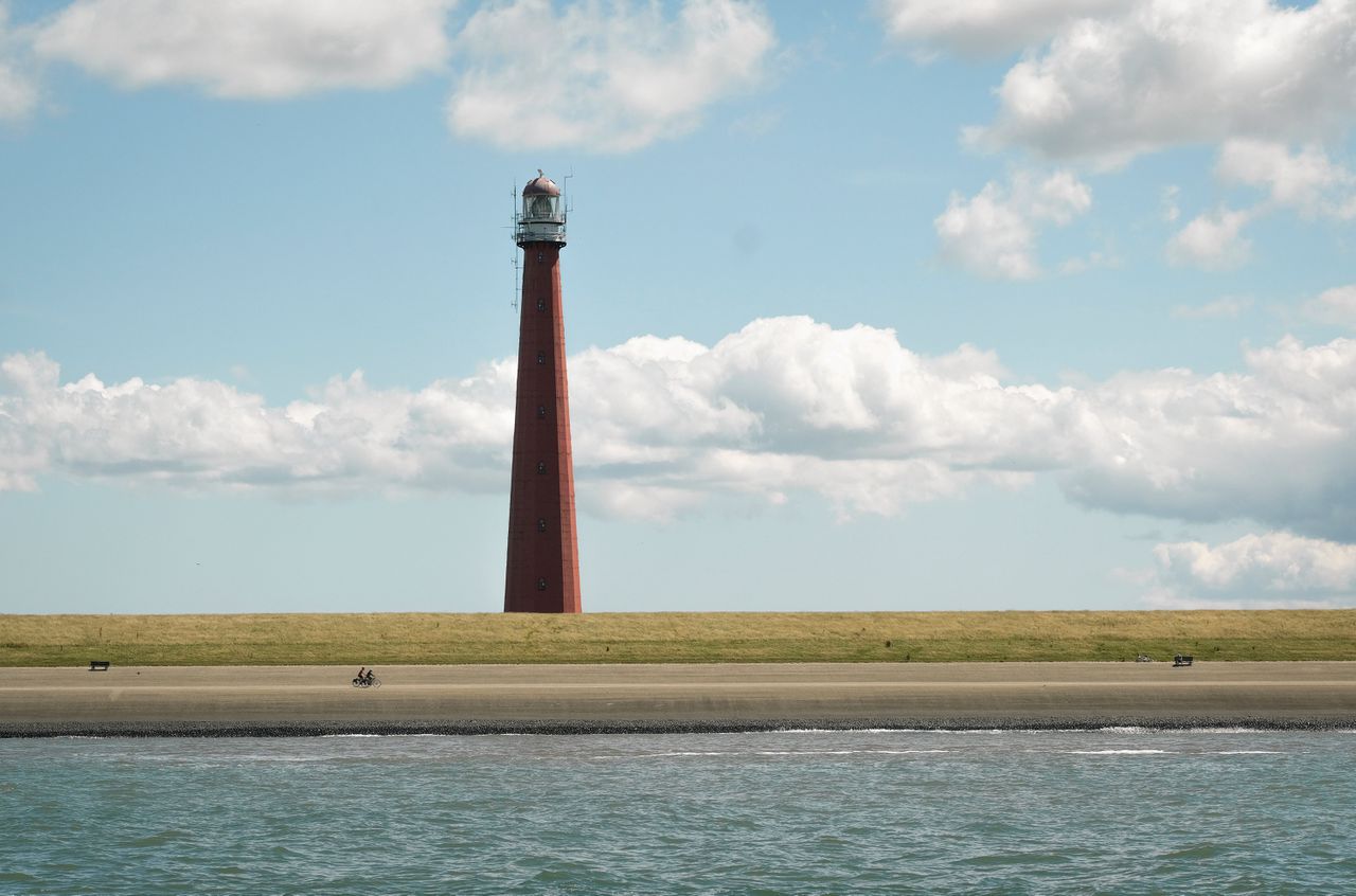 De Lange Jaap aan de kust van de Noordzee, nabij den Helder.