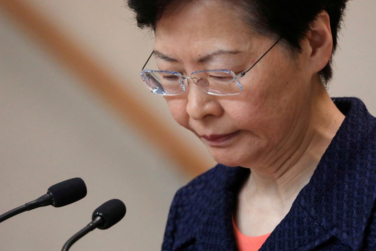 ‘Hongkongse leider Carrie Lam wil aftreden, maar mag dat niet van China’ 